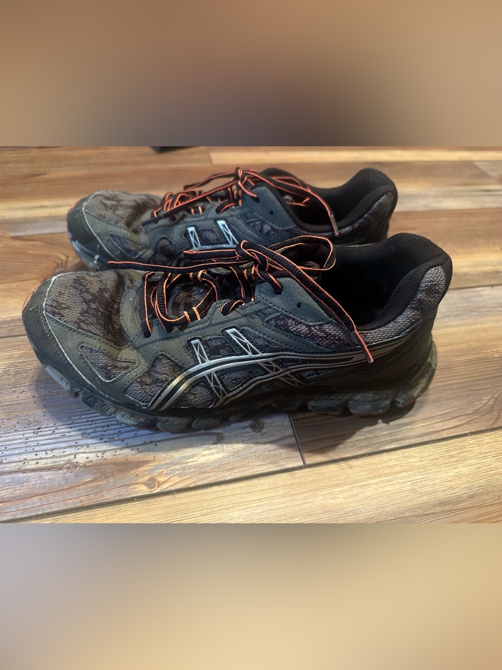 ASICS Men’s Black Trail Running Shoes with Orange Accents Size 9
